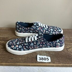 Time & tru size 7 new with tag memory foam  flowers on them